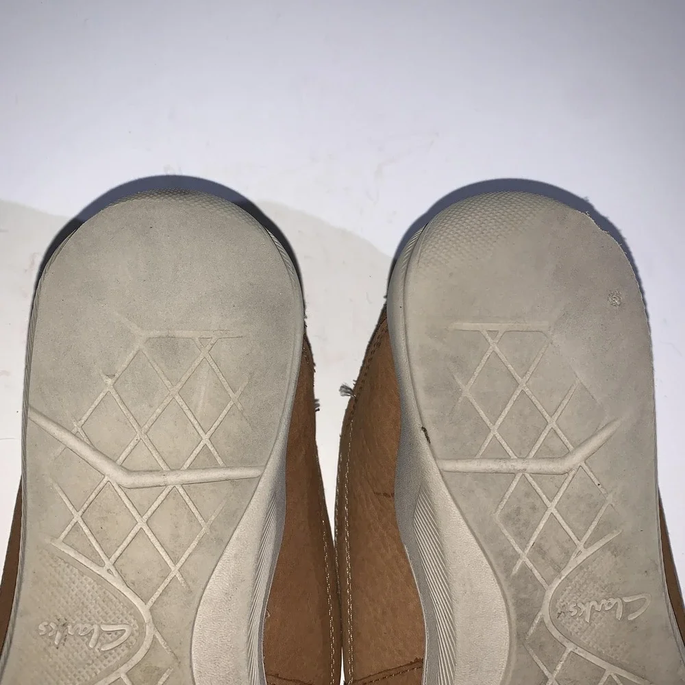 Clarks Shoes Mens Size 10.5 Brown Nubuck Slip On Loafers Casual Comfort Walking